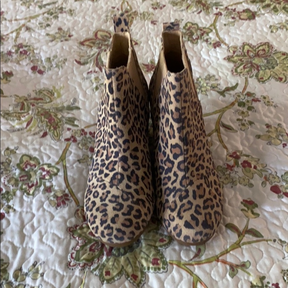 Leopard print TOMS booties
